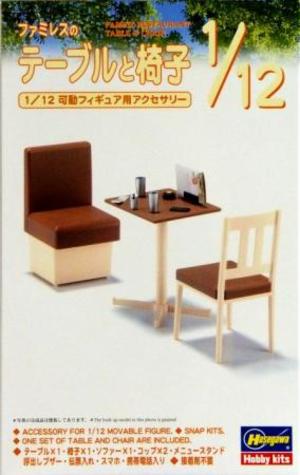 1/12 ファミレスのテーブルと椅子