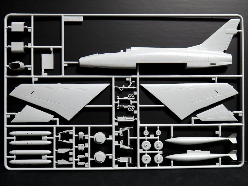 1/72 F-100D スーパーセイバー | 横浜でプラモデルやフィギュアスケールモデルなら 模型工房ブリッツ